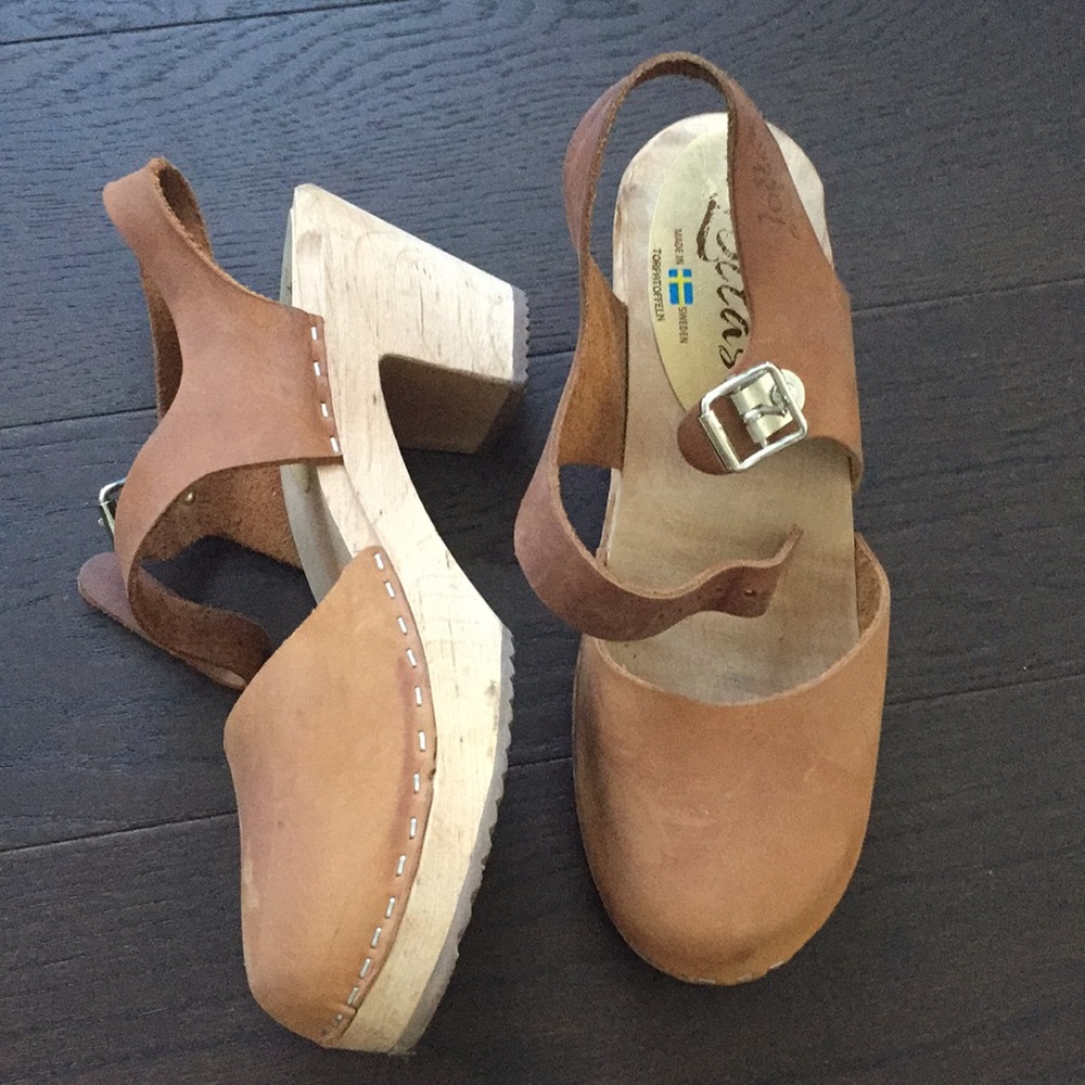 Lotta nubuck brown leather clogs